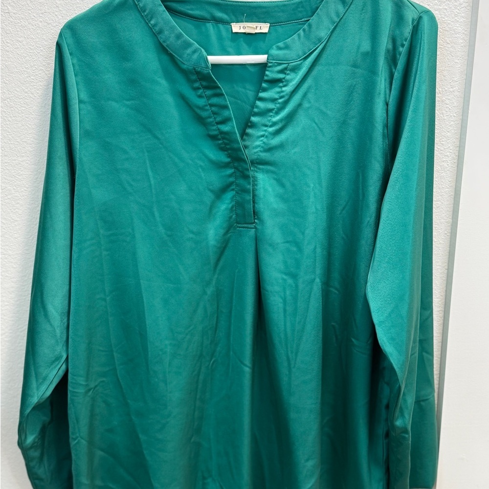 NWOT JODIFL Green Long Sleeve Relaxed Blouse with Mandarin Collar